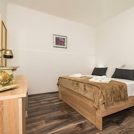 Rooftop City View Apartment In The Palace Walls سبليت المظهر الخارجي الصورة