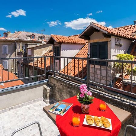 Rooftop City View Apartment In The Palace Walls سبليت المظهر الخارجي الصورة
