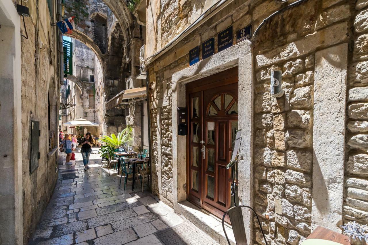 Rooftop City View Apartment In The Palace Walls سبليت المظهر الخارجي الصورة